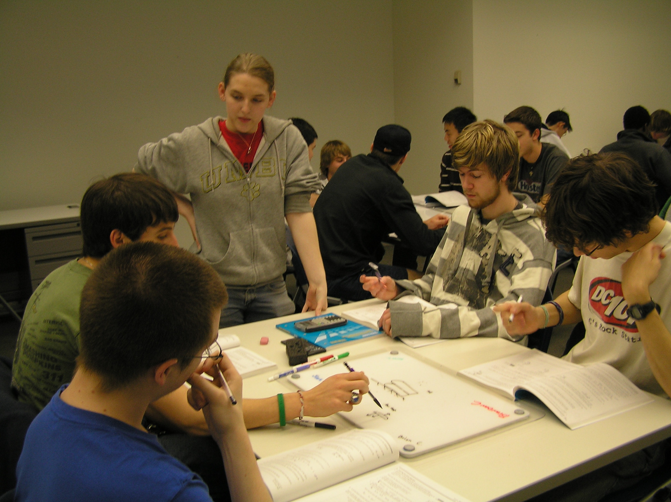 A Physics Department LA helping students during a PHYS121/122 discussion period.